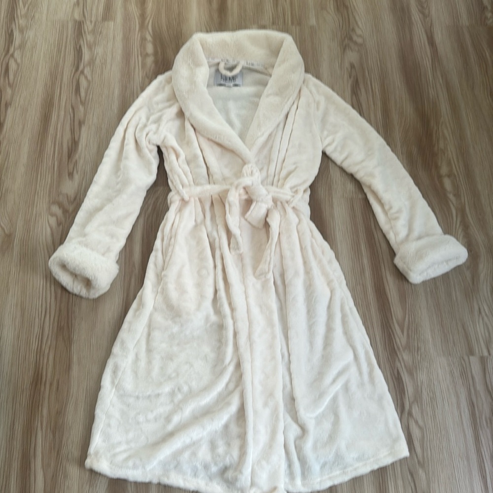 Nicole miller size s/m off white velvet robe never worn